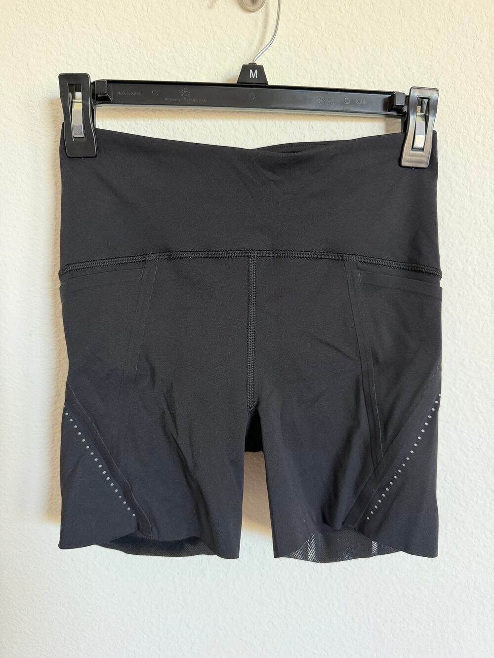 Lululemon Womens Free to Speed High Rise Shorts 5 inches Size 4 Black Running
